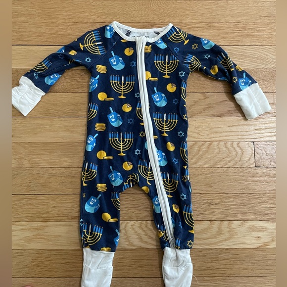 Caden Lane inside 0-3 months Hanukkah - Picture 1 of 3